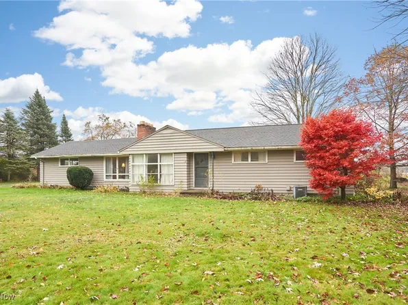 3730 S Sunnyfield Dr, Akron, OH 44321