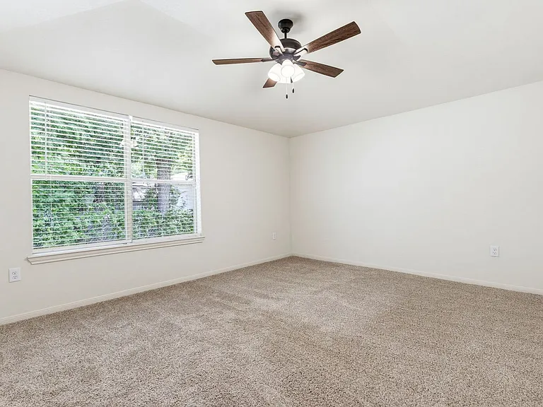 108 E Reagan Ave — Photo 8