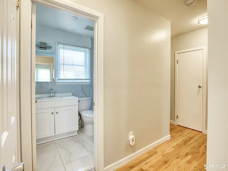 24 Hollow Wood Ln — Photo 9