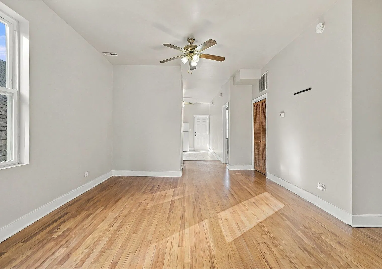 3 bed, 1112 sqft, $1,500 — Photo 3