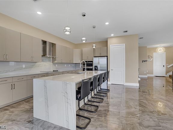 4th image of 5074 Penella Ave