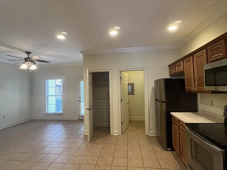 918 Jefferson Dr — Photo 8
