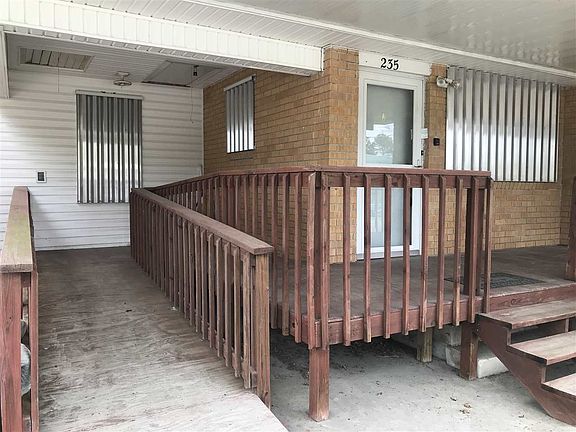 5th image of 235 Oak D St