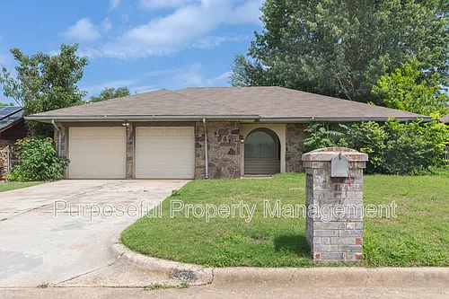 9317 NE Sherwell Dr Photo 1