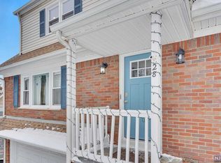 28 Macfarlan Ave, Hawthorne, NJ 07506
