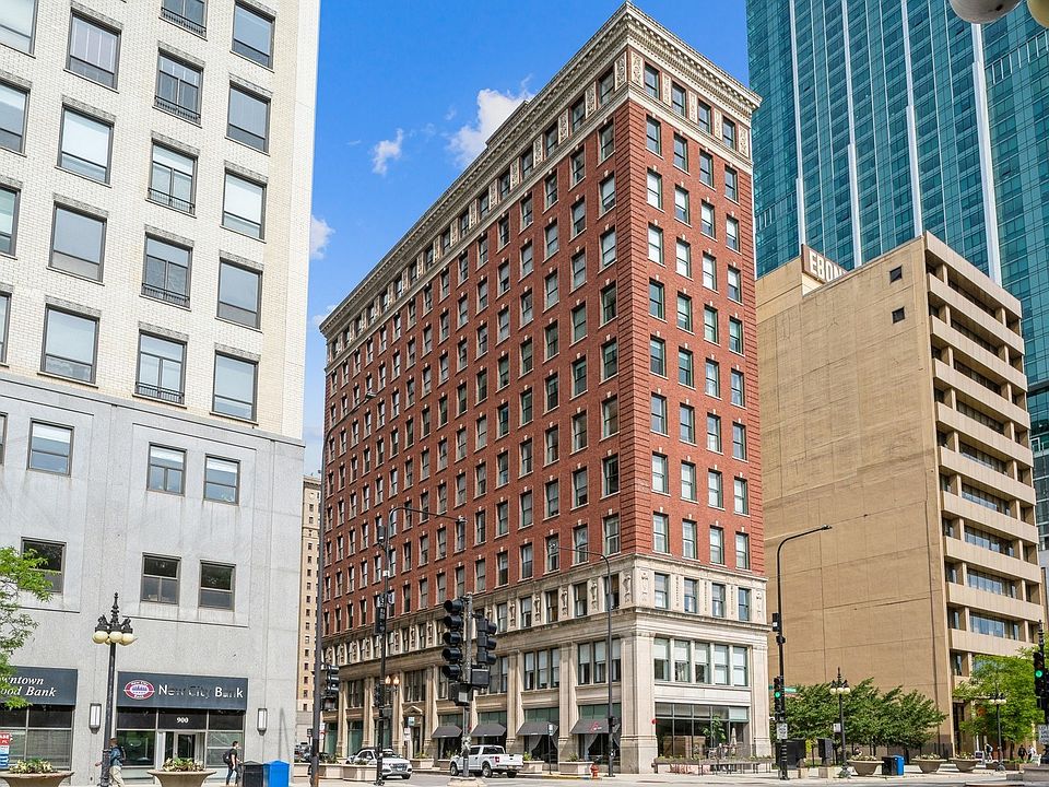 The Landmark Crane building with only 4 units per floor and 4 penthouse floors.