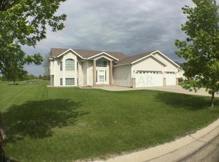 1001 30th St S, Moorhead, MN 56560