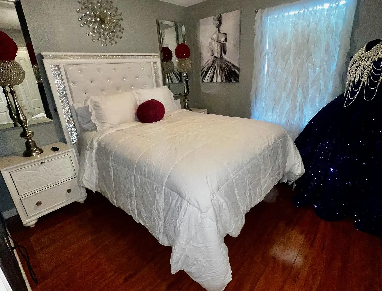 2 bed, 1.0 bath, 1300 sqft, $1,027 — Photo 1