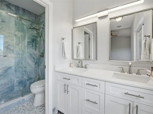 10180 SW 88th St APT 403, Miami, FL 33176