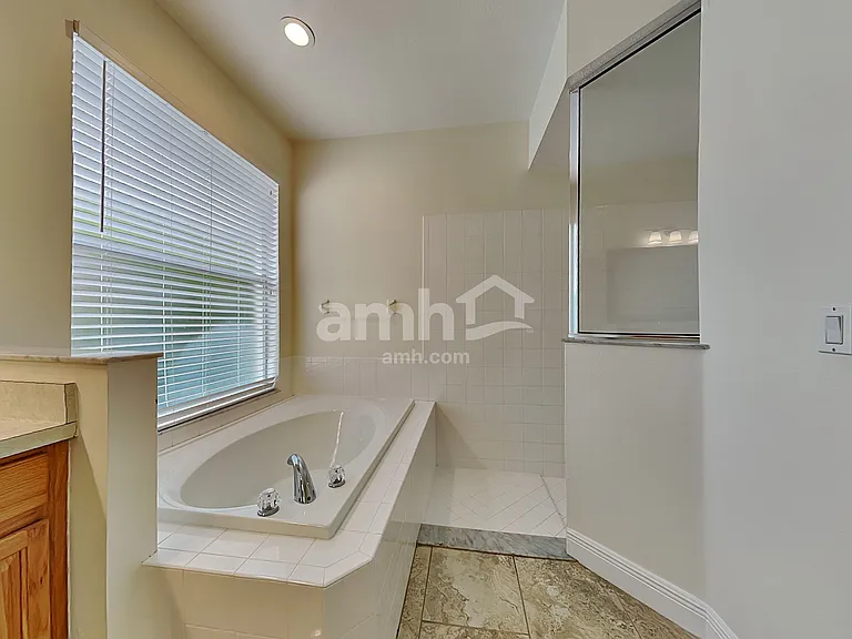 802 Lesa Glen Pl — Photo 9