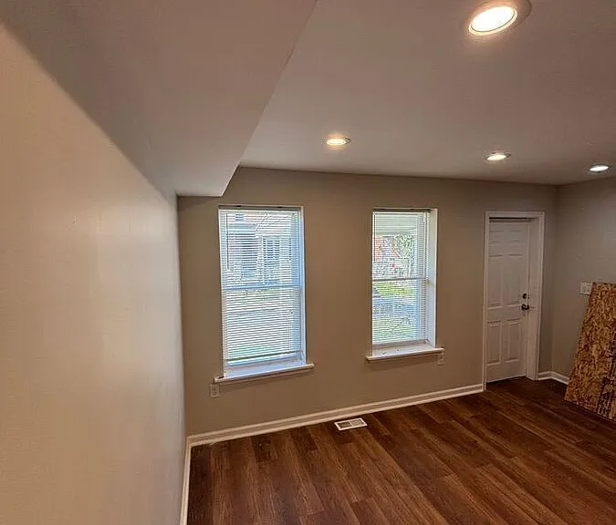 5301 Maple Ave — Photo 6