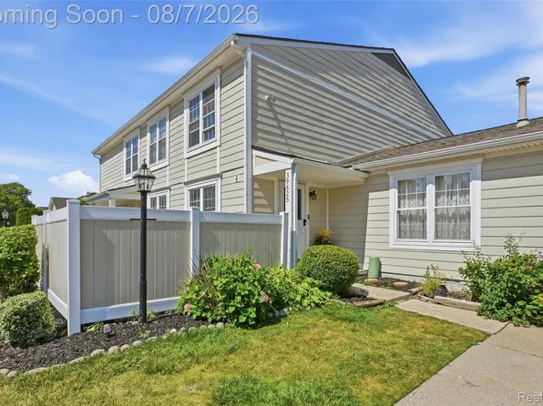 39625 Village Wood Ln, Novi, MI 48375