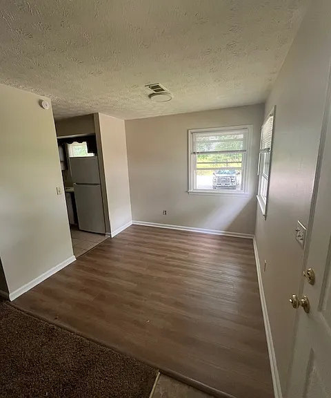 202 Melody Ln — Photo 3