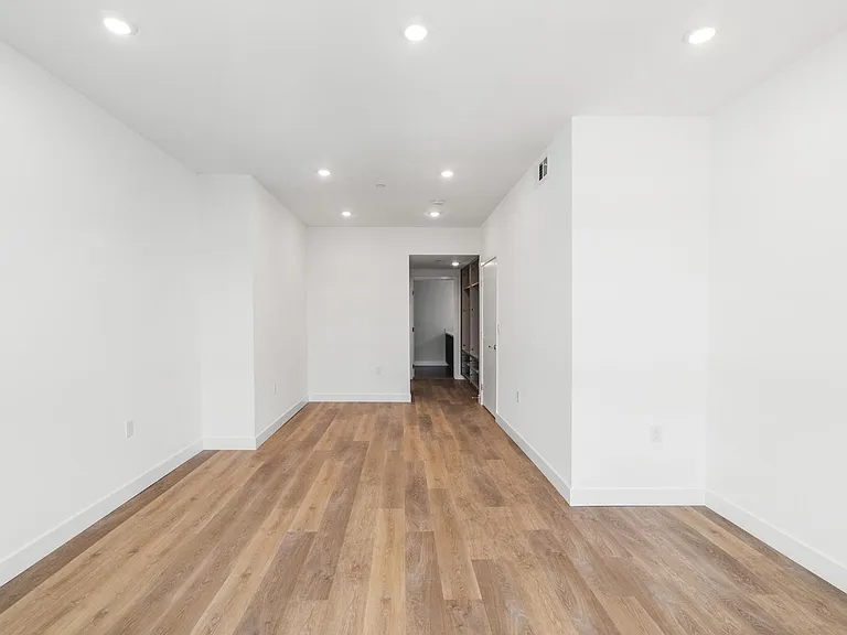 5153 Maplewood — Photo 32