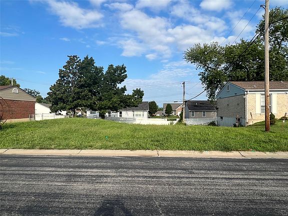 2nd image of 2113 Golfway Dr