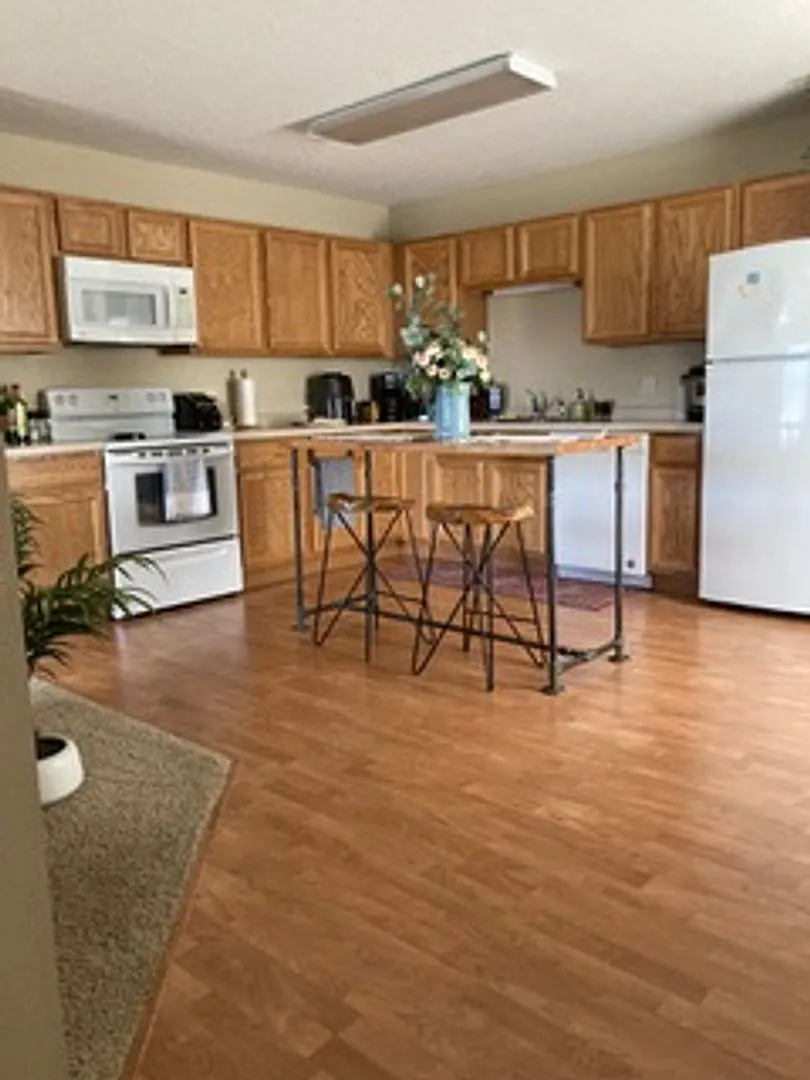 Green Ridge Apartments — Photo 2
