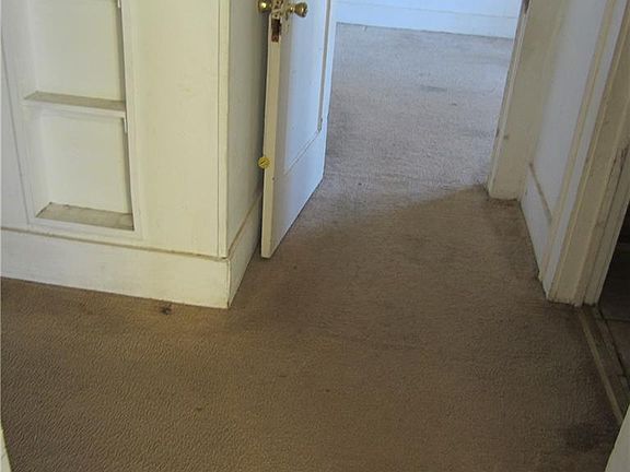 3rd image of 2417 Russell Ave