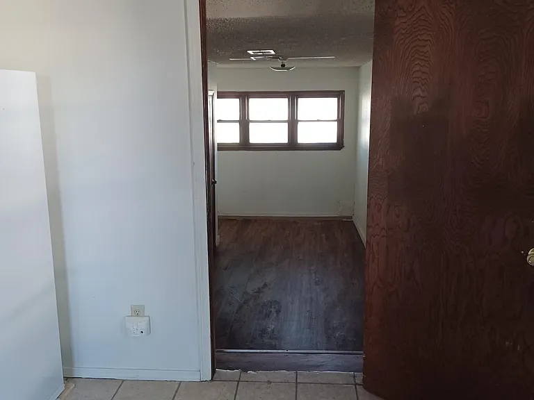 1611 NW Lindy Ave — Photo 5