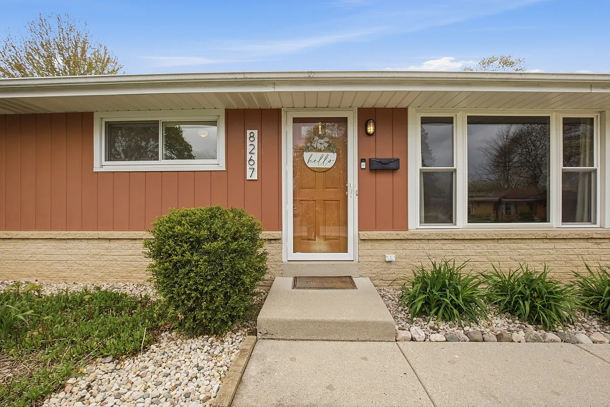 Building Photo - W150N8267 Saxony Dr