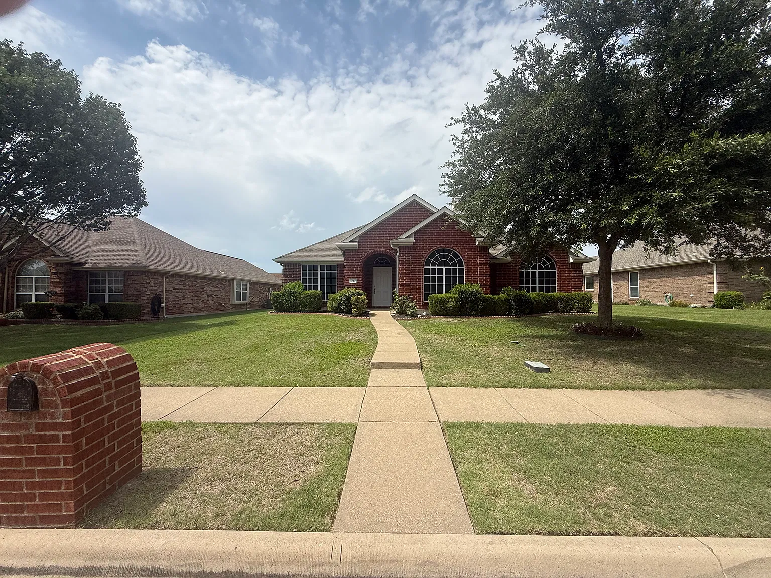 3 bed, 1829 sqft, $2,600 — Photo 1