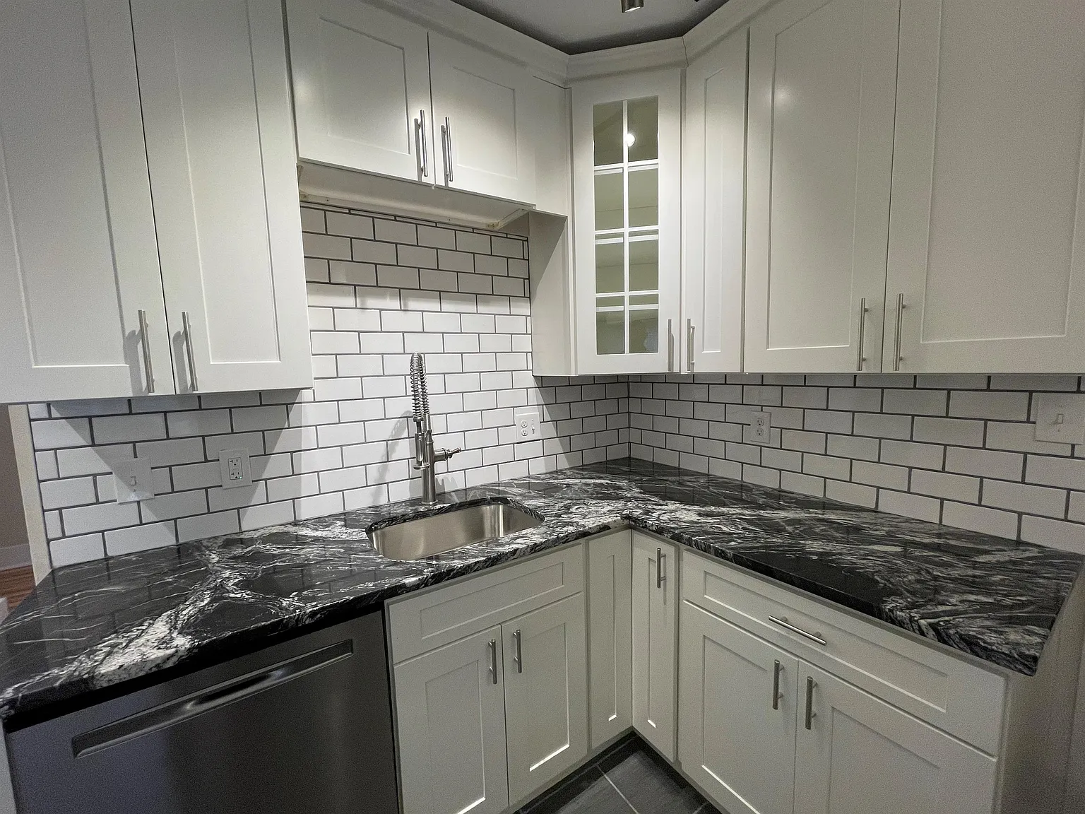 Alderson 5858 - 3 — Photo 1
