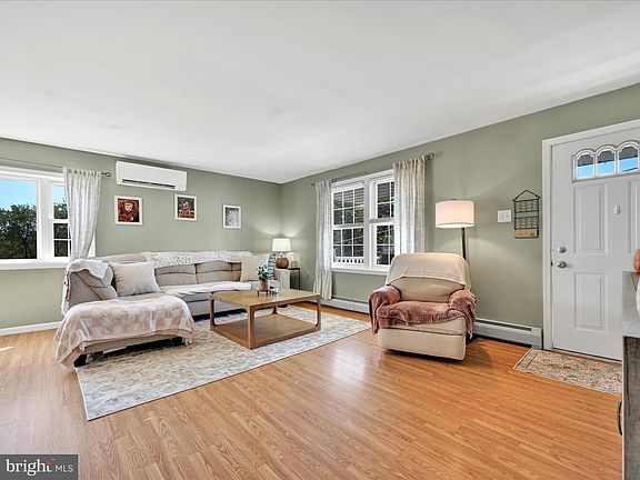 5th image of 325 Washington St