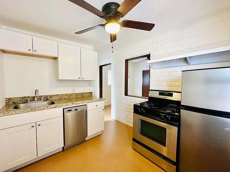 4th428 — Photo 1