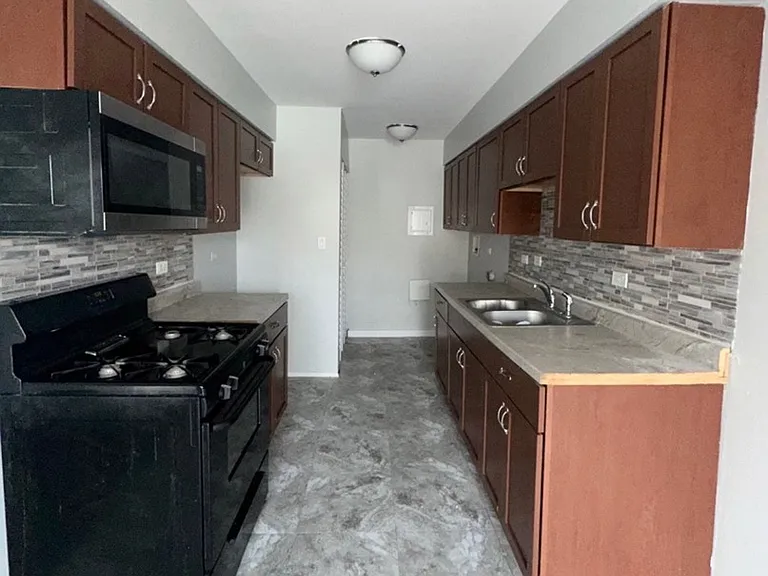 711 Driftwood Ct — Photo 3
