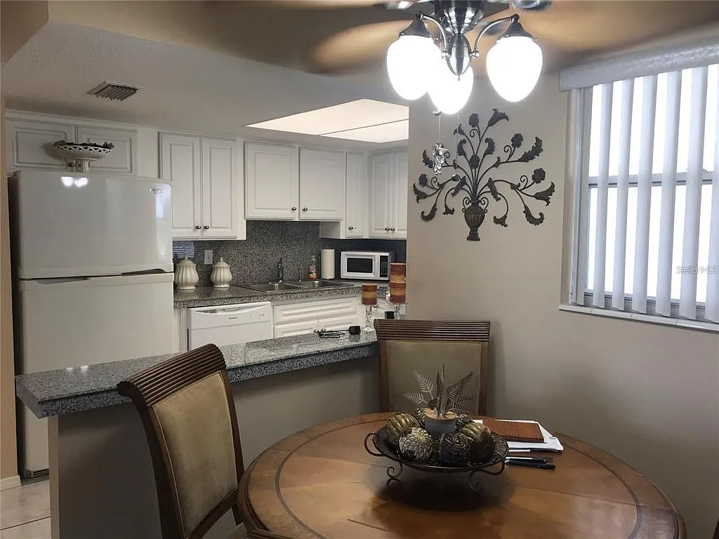 2 bed, 1.0 bath, 865 sqft, $1,500 — Photo 4
