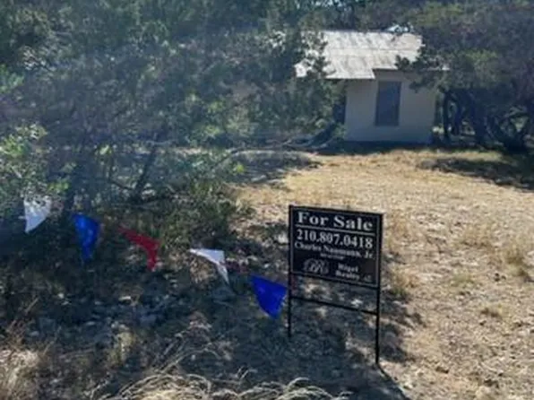 582 Blue Bill Cove Dr, Lakehills, TX 78063