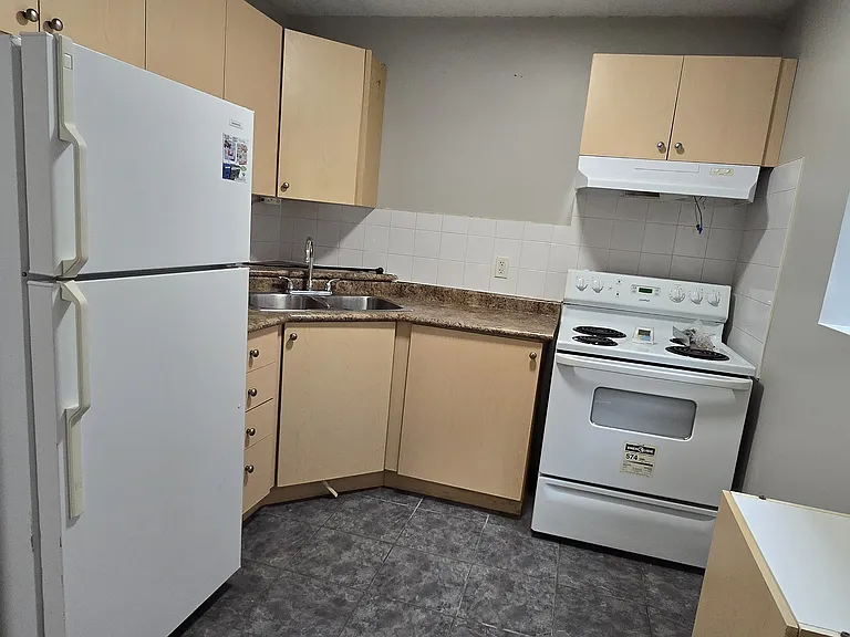 274 Highland Rd E #10 — Photo 6