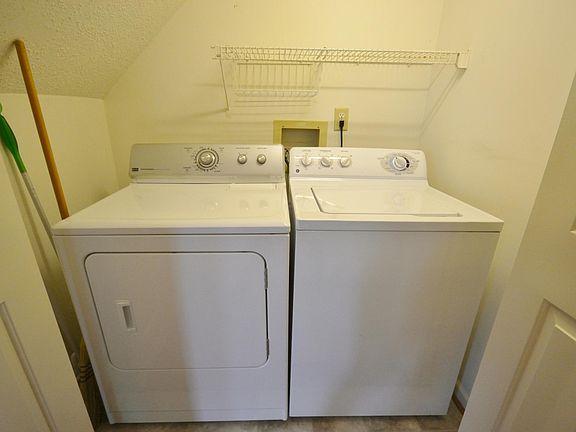 3rd image of 1233 Mill Pond Ct