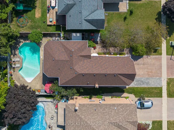 19 Grand Forest Dr, Barrie, ON L4N 7E7