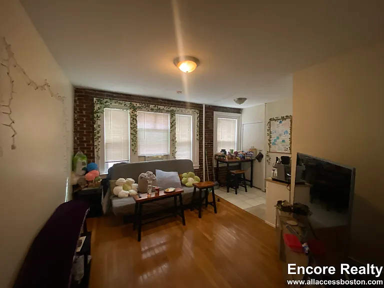 240 Kelton St #12A — Photo 3