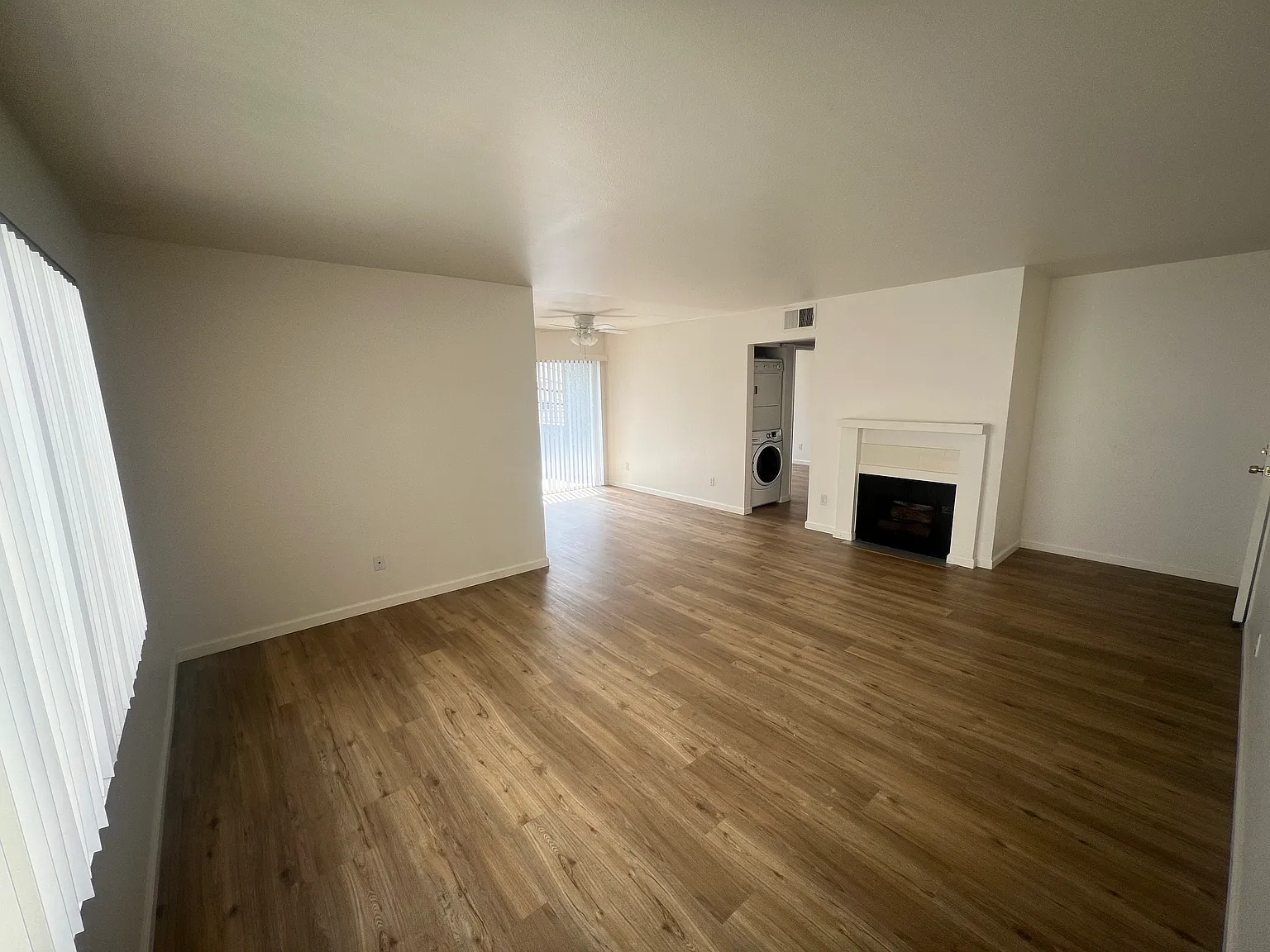 2 bed, 1000 sqft, $3,550 — Photo 3