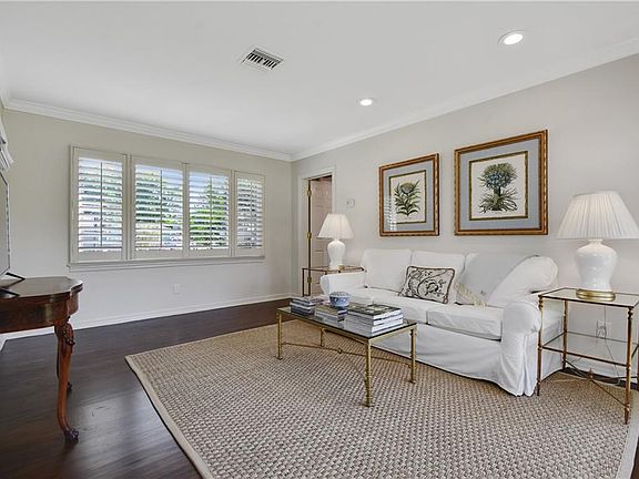 3rd image of 1646 Crestwood Dr