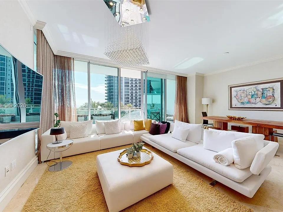 10295 Collins Ave #205