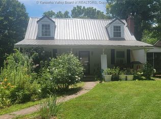 1222 Strawberry Rd, Saint Albans, WV 25177