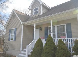 40 Lombardy Dr, Shirley, NY