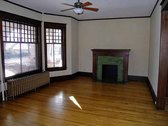 5th image of 239 Mackubin St #1