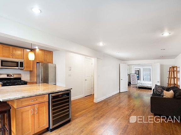 5th image of 539 9th St APT 1
