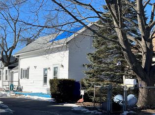 27 Taylor Ave E, Riverside, RI 02915