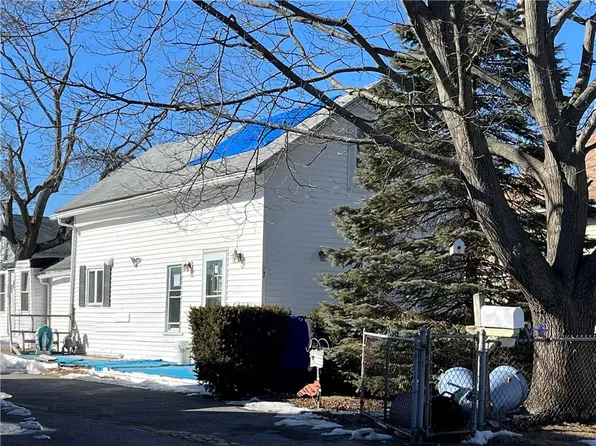 27 Taylor Ave E, Riverside, RI 02915