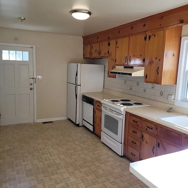 3 bed, 1436 sqft, $1,990 — Photo 4