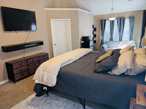 3rd image of 180 Pebble Brooke Ct