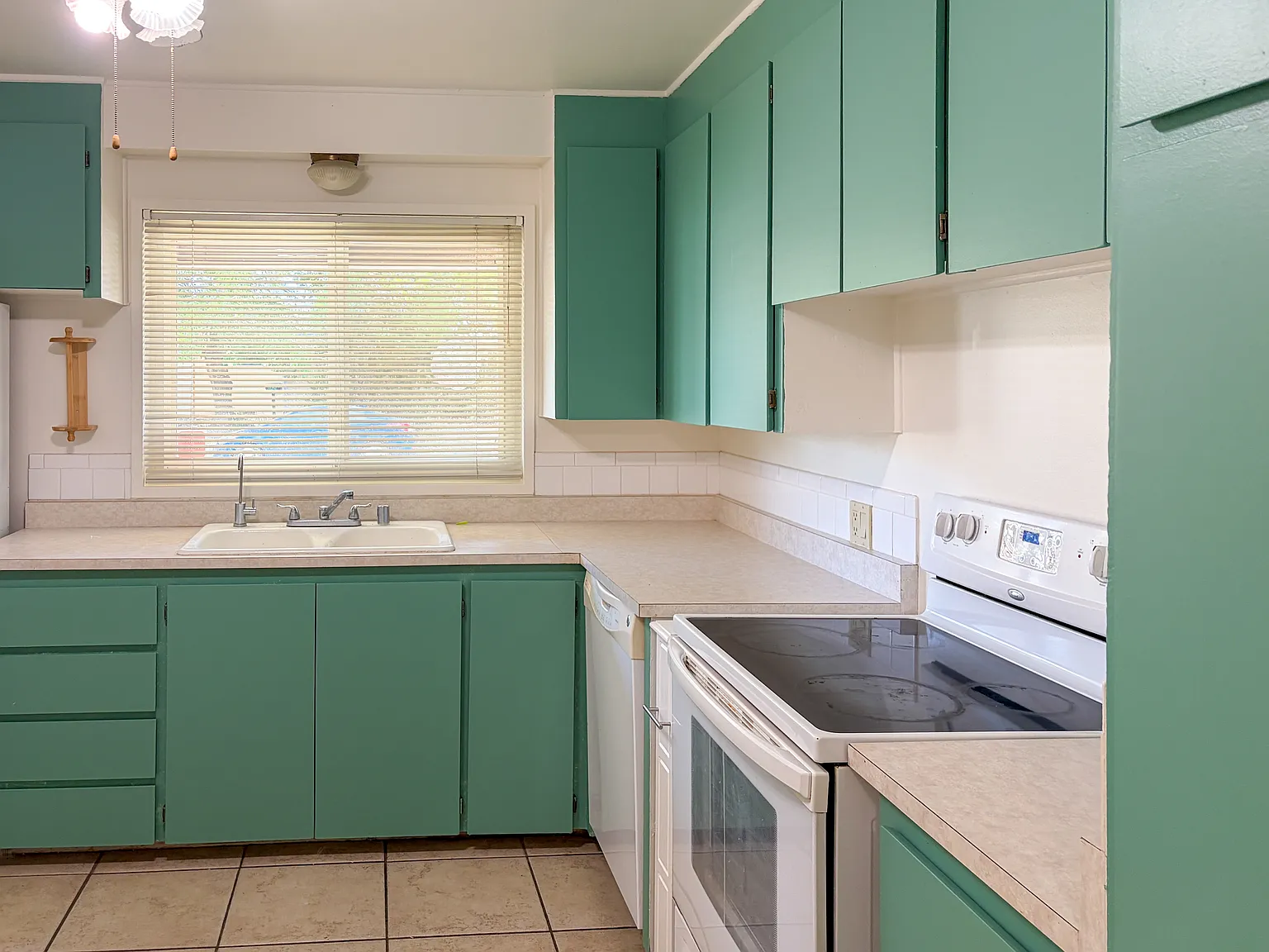 3 bed, 1670 sqft, $2,450 — Photo 2