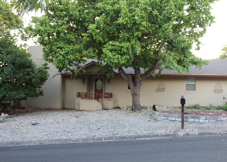 1st image of 804 Alamo Dr