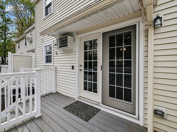 4th image of 20 Olde Country Village Rd #20