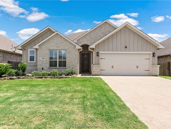 15603 Shady Brook Ln, College Station, TX 77845