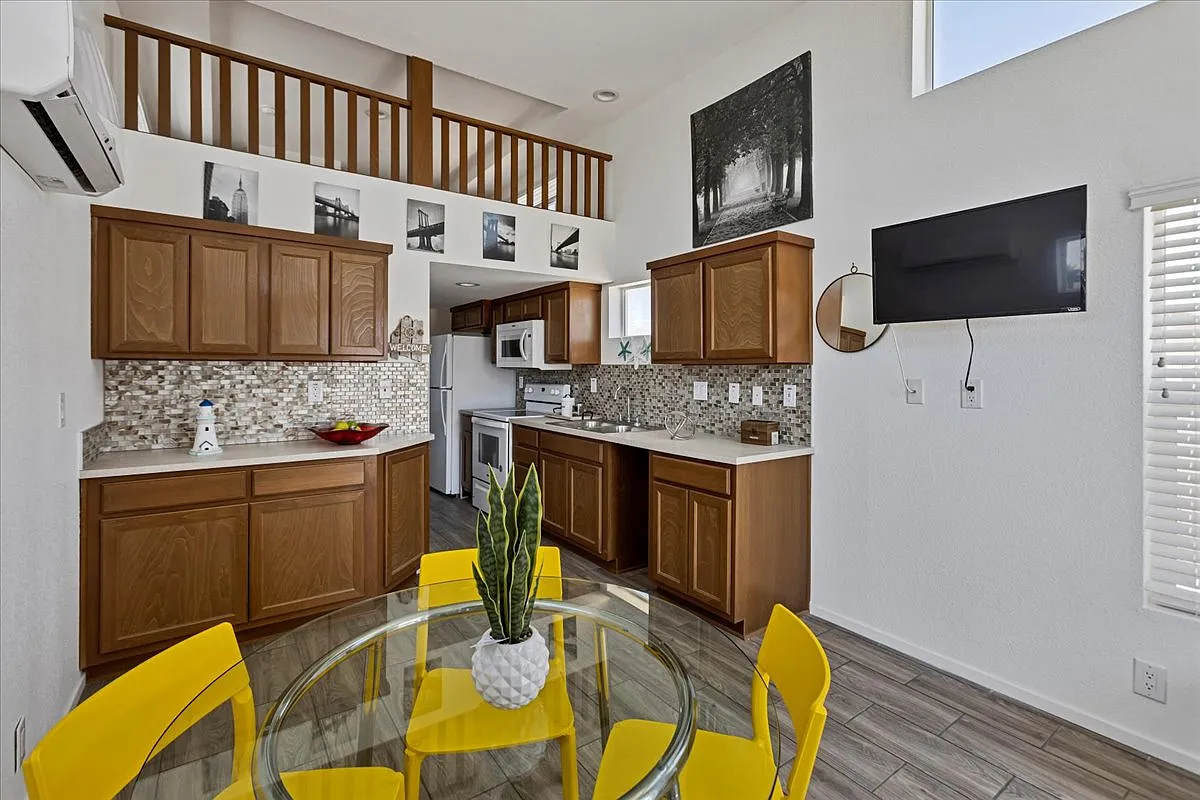 1 bed, 398 sqft, $1,498 — Photo 3